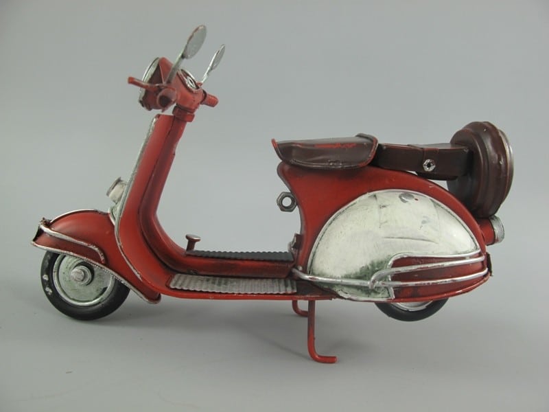 Roter Scooter,Modell aus Metall 3