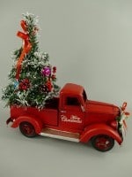 Roter Pickup mit Weihnachtsbaum, Deko 5