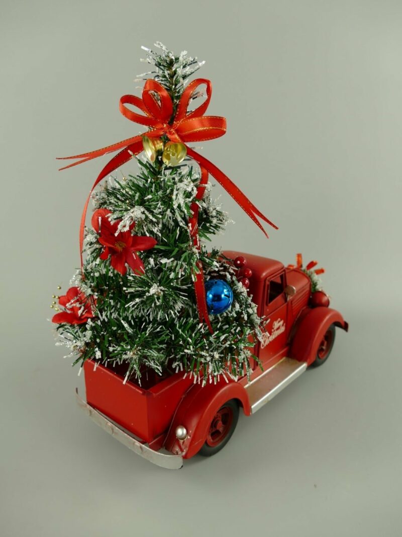 Roter Pickup mit Weihnachtsbaum, Deko 6