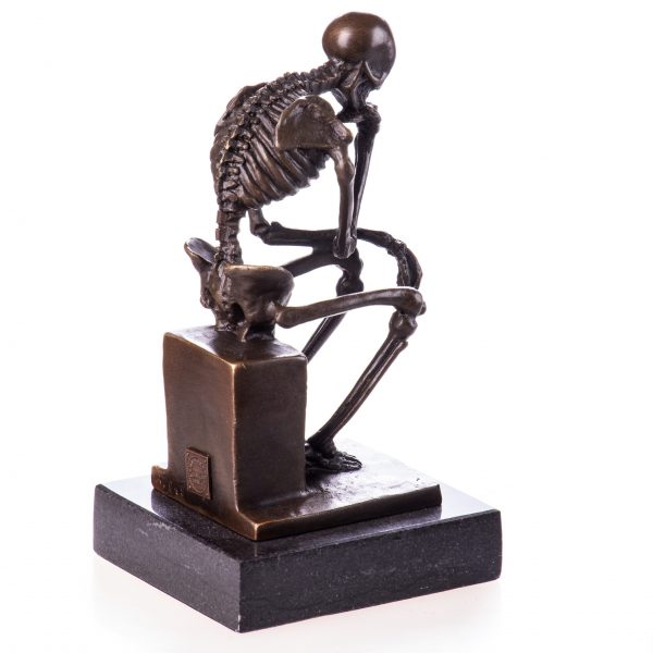 Der Titel der Figur ist Der Denker in der Gestalt eines Skelettes. Eine sehr tolle und filigrane Arbeit. Im Wachsausschmelzverfahren gefertigt.