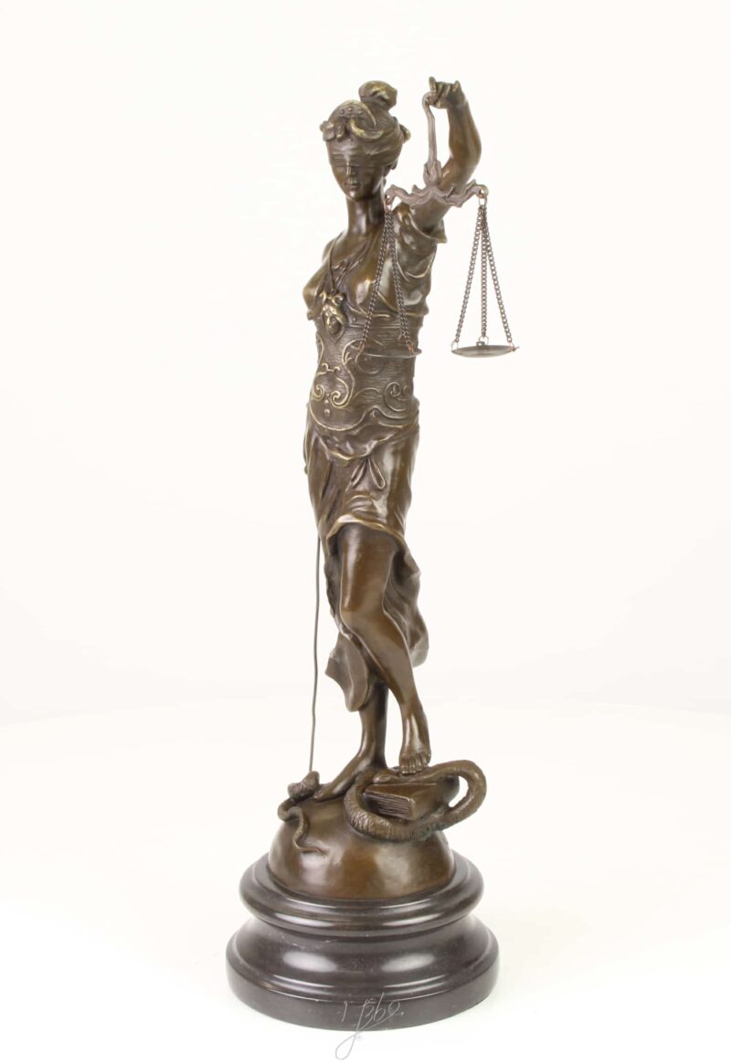 Sehr hochwertig verarbeitete Bronzeskulptur Justitia H. ca. 44,7 cm