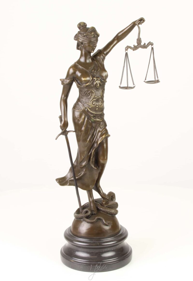 Sehr hochwertig verarbeitete Bronzeskulptur Justitia H. ca. 44,7 cm