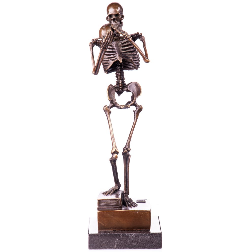 Moderne Bronze-Skelett stehend auf Marmor Der Denker