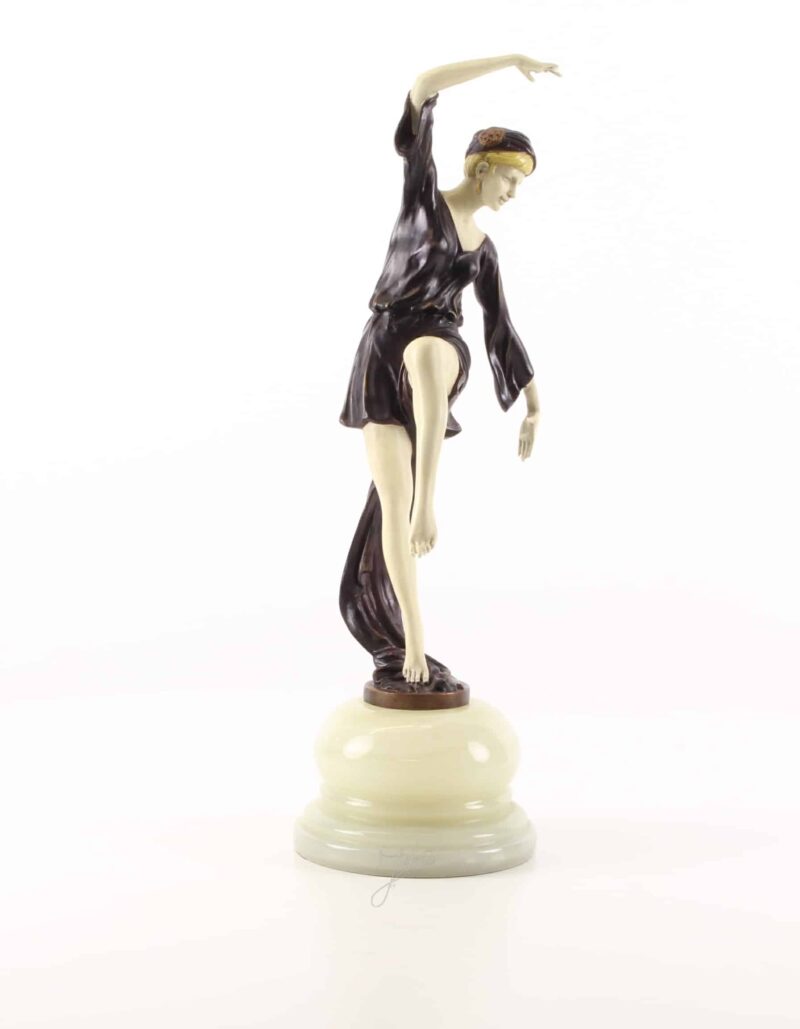 Bronze Figur Frau Herbst Tanz auf Jadestein