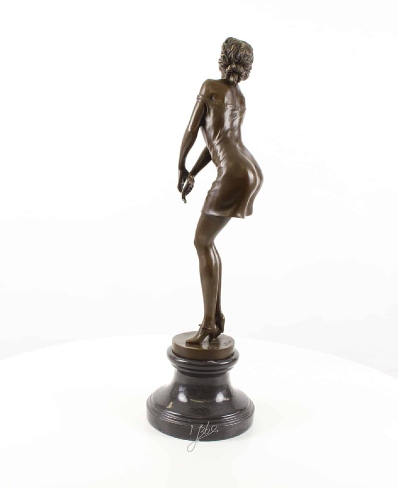Bronzeskulptur eines nachdenklichen Mädchens Namens Pensive 