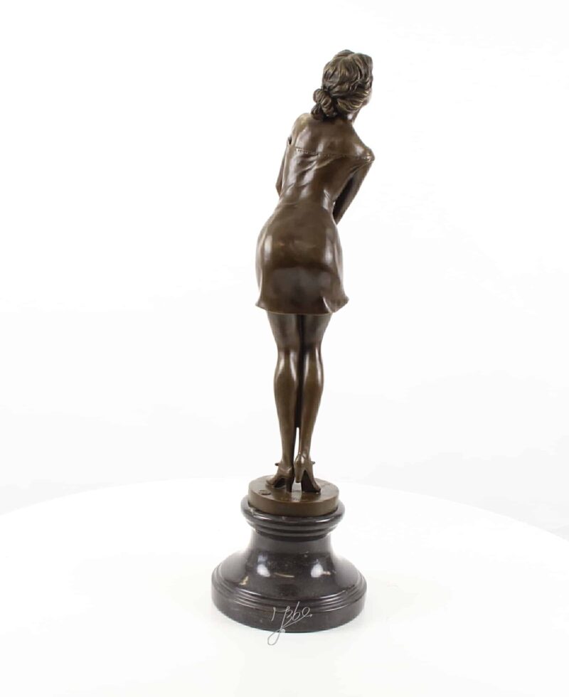Bronzeskulptur eines nachdenklichen Mädchens namens Pensive H 68 cm 1