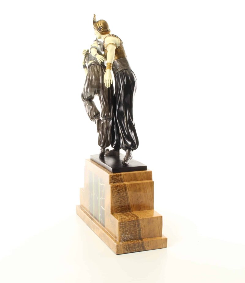 kalt gemalte Bronze Skulptur eines persischen Paares beim Tanz H 49 cm