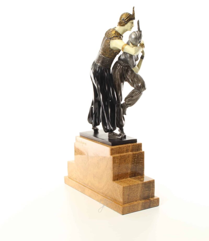 kalt gemalte Bronze Skulptur eines persischen Paares beim Tanz H 49 cm