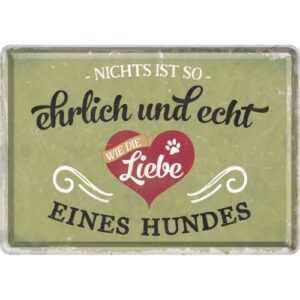 Nostalgic Art Blechpostkarte Liebe eines Hundes 14 x 10 cm Heinz Rühmann hat einmal gesagt: „Man kann auch ohne Hund leben, aber es lohnt sich nicht.“ Das ist wohl der Grund, warum in Deutschland rund acht Millionen der Vierbeiner leben. Als bester Freund des Menschen gilt er als zuverlässig, treu und loyal. Für die Meisten ist der Hund mehr als ein Haustier oder ein vierbeiniger Mitbewohner – er ist ein richtiges Familienmitglied. Diese Blechpostkarte richtet sich an alle Hundefreunde und Fans der Vierbeiner. Die Produkte sind liebevoll gestaltet und mit Sprüchen und Zitaten rund um den Hund bedruckt. Es ist der schönste Weg seinem besten Freund „Danke“ zu sagen.
